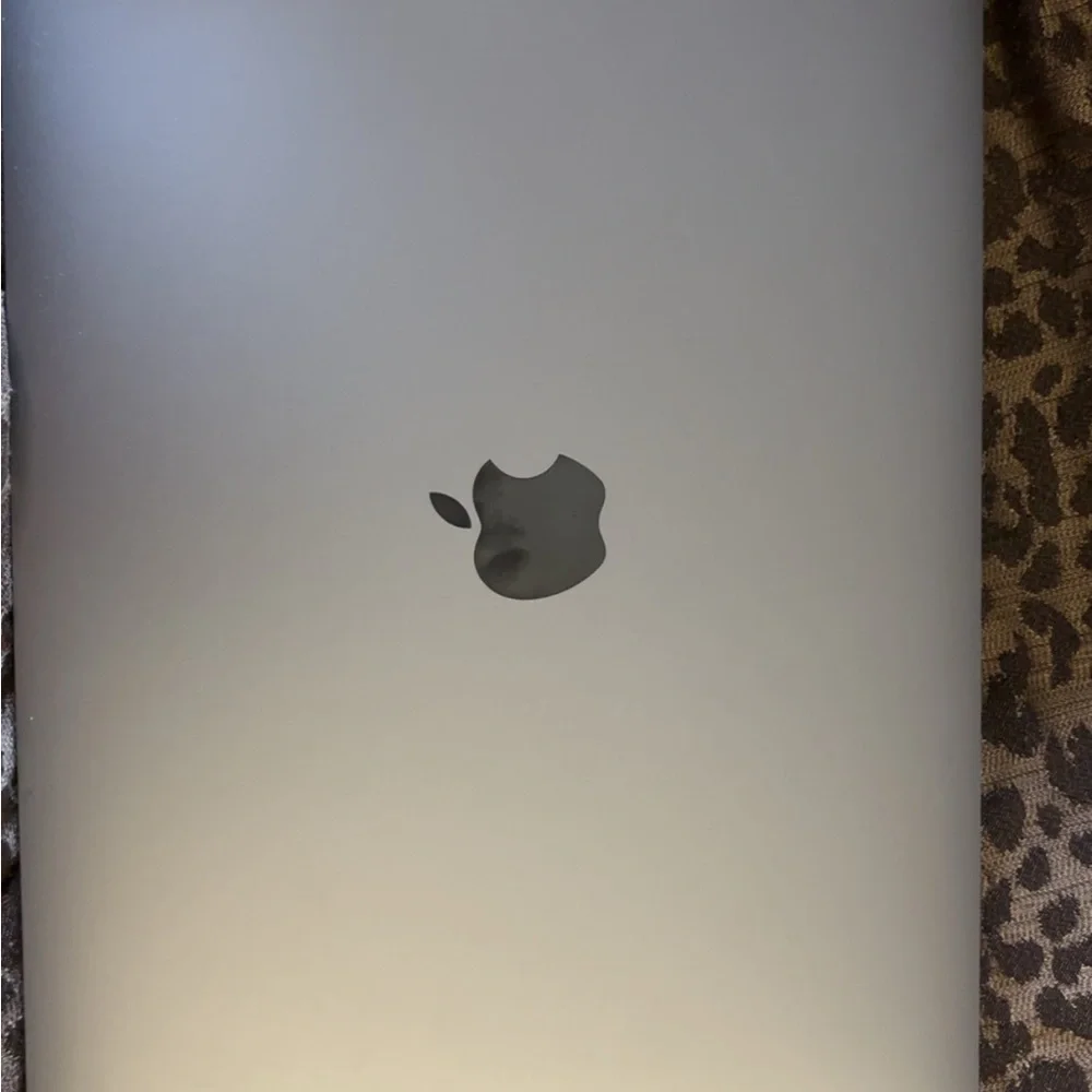 Apple Macbook Air M1 chip (2020)